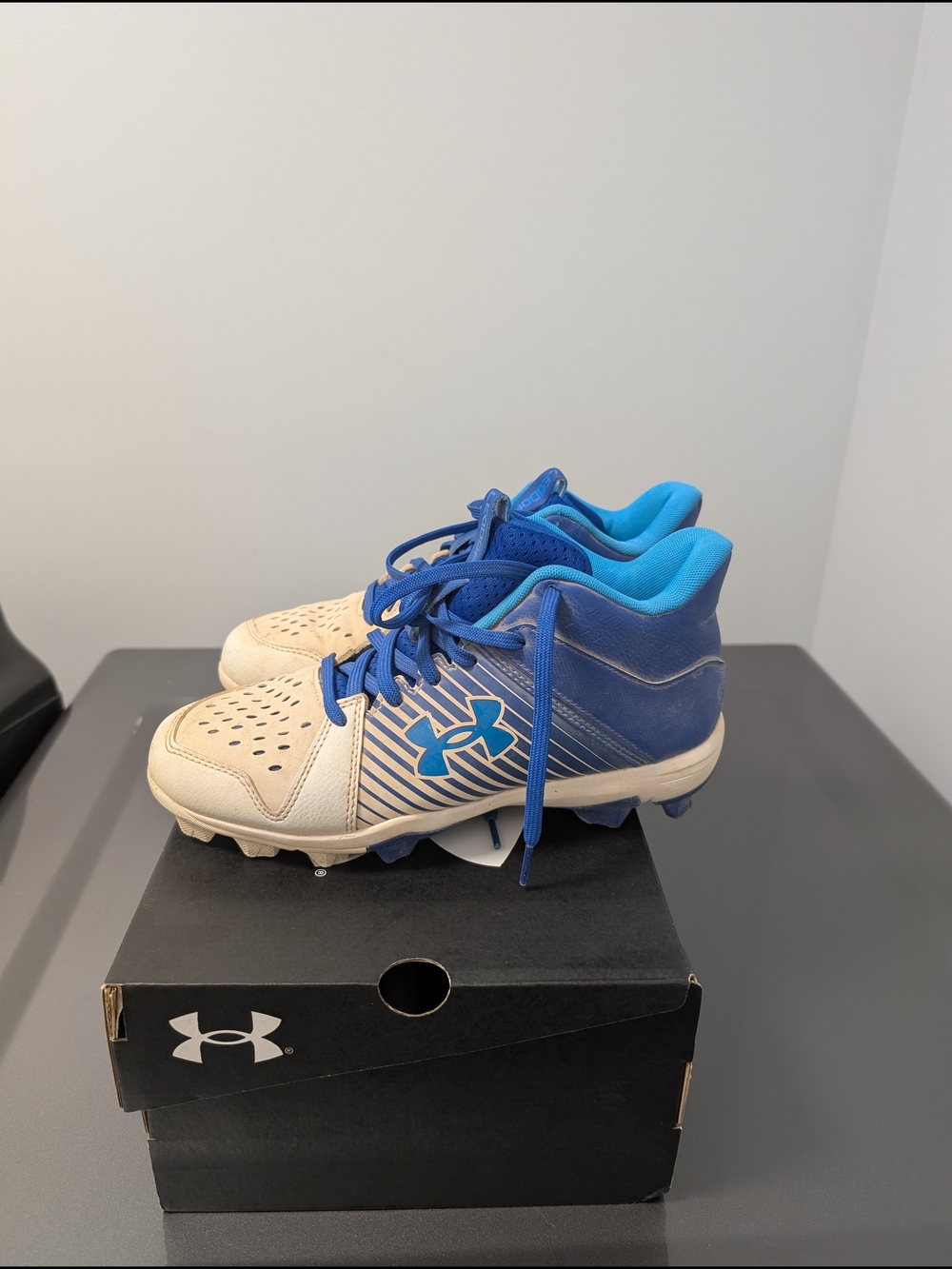 Under Armour Kids' Blue and Cream Mid-Top Cleats